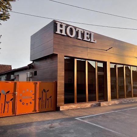 Garni Ideal Zrenjanin Luaran gambar